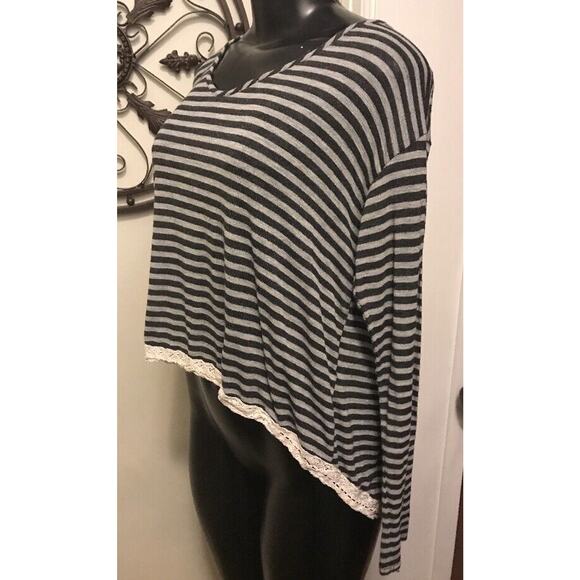 Medium Soprano Gray Striped Long Sleeve Split Back Women's Top Long Sleeve - Picture 5 of 7